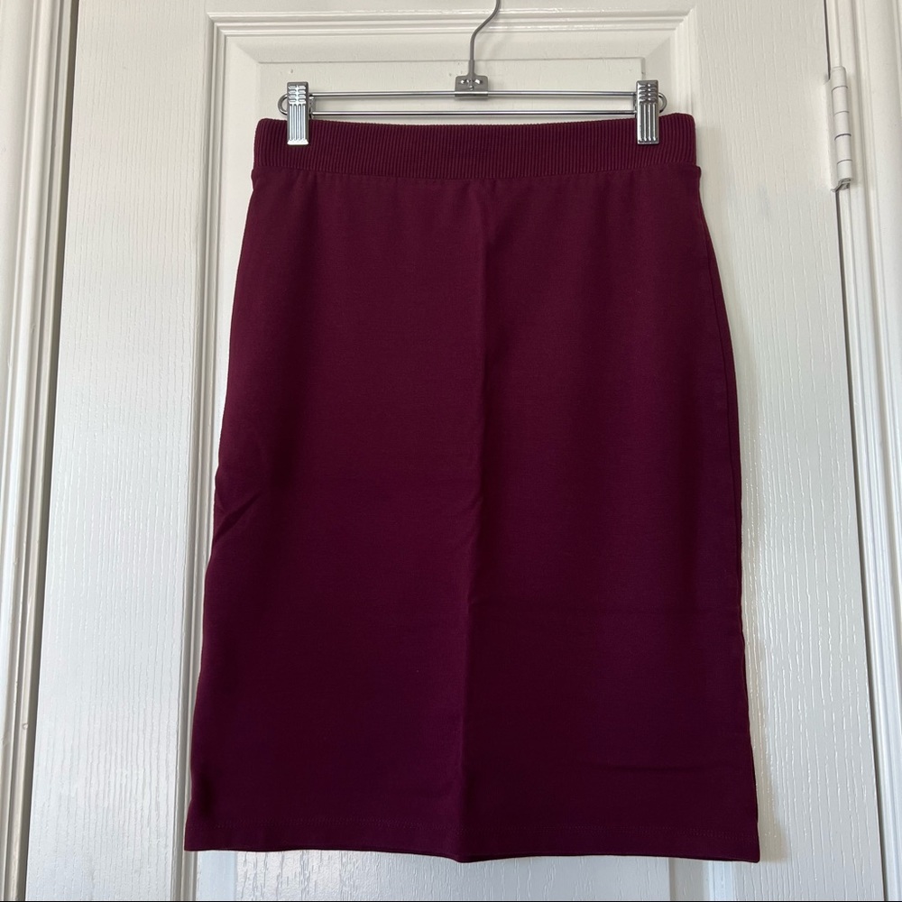 Banana Republic Maroon Pencil Skirt 🔴